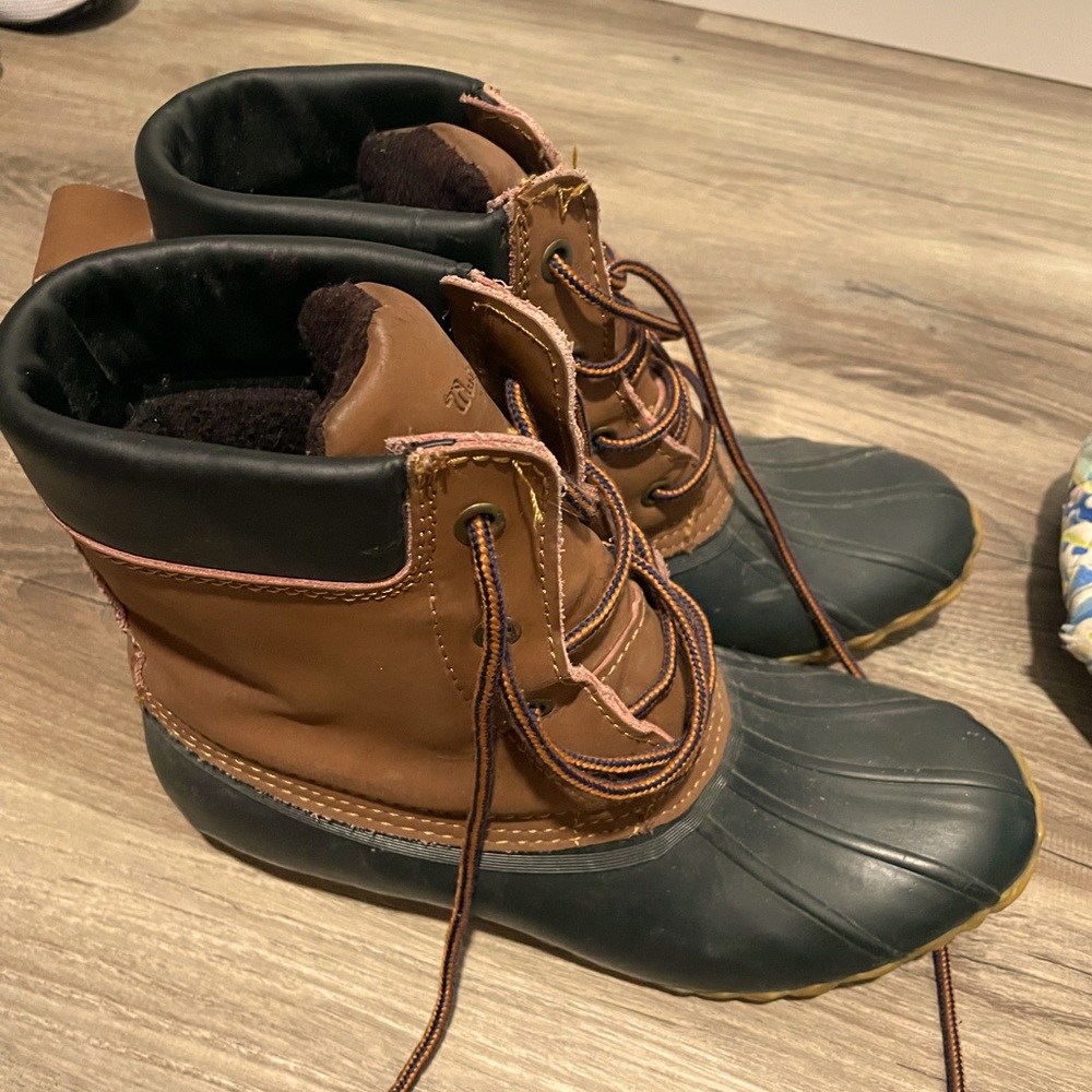 Duck boots